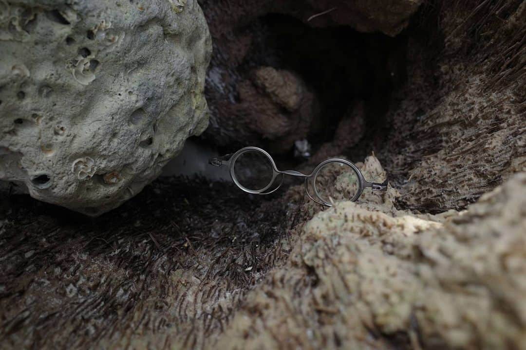 のインスタグラム：「Blending in with Nature . Introducing Model no.#RG0105TI . Mini Mad Scientist in Pure Titanium . #rigards #craftsmanship  #ExperienceTheOriginal  #HandmadeForYourFace」
