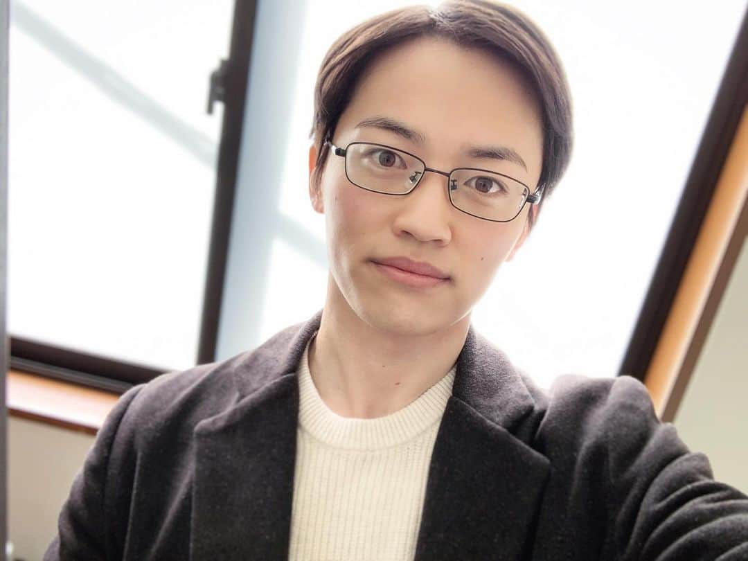 佐伯恵太のインスタグラム：「テレビ東京ＢＳ「マゼランの羅針盤」～初公開！テレワーク開発物語～  番組内の再現ドラマに"天才プログラマー"登大遊さん役で出演いたしました。観てくださった皆様、ありがとうございました！今回登さんの役を演らせていただきまして、登さんやチームの皆さんの挑戦の日々を肌で感じることが出来て幸せでした。けしからんことに立ち向かう精神、僕も見習いたいと思います！  #マゼランの羅針盤 #テレビ東京BS #テレビ #登大遊 ＃俳優 #役者」
