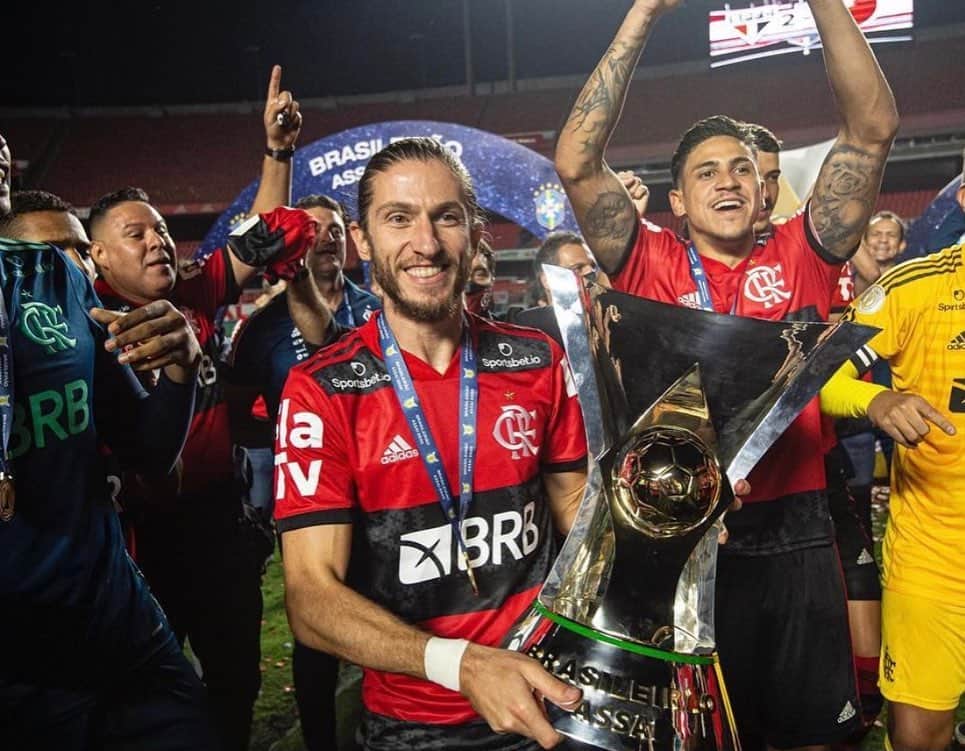 フィリペ・ルイスのインスタグラム：「🏆 CAMPEÃO BRASILEIRO 2020 🏆  ❤️🖤」