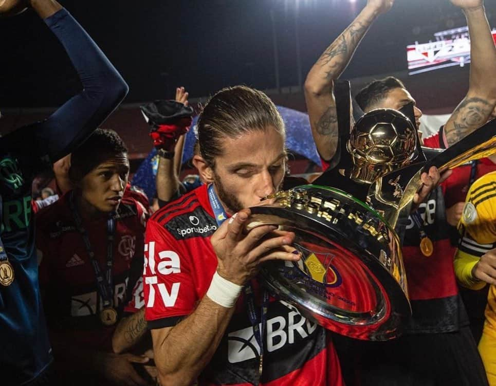 フィリペ・ルイスさんのインスタグラム写真 - (フィリペ・ルイスInstagram)「🏆 CAMPEÃO BRASILEIRO 2020 🏆  ❤️🖤」2月26日 23時11分 - filipeluis