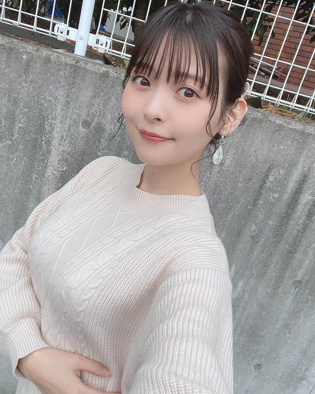 上坂すみれさんのインスタグラム写真 - (上坂すみれInstagram)「今週もお疲れさまでした、同志( ˘ω˘ ) 声グラ連載でおじゃました酒造、フルーツ酒も梅酒も日本酒も美味でしたっ 同志はいま何飲んでるんだーい！  #声優グランプリ #上坂すみれ」2月26日 23時12分 - uesaka_sumire