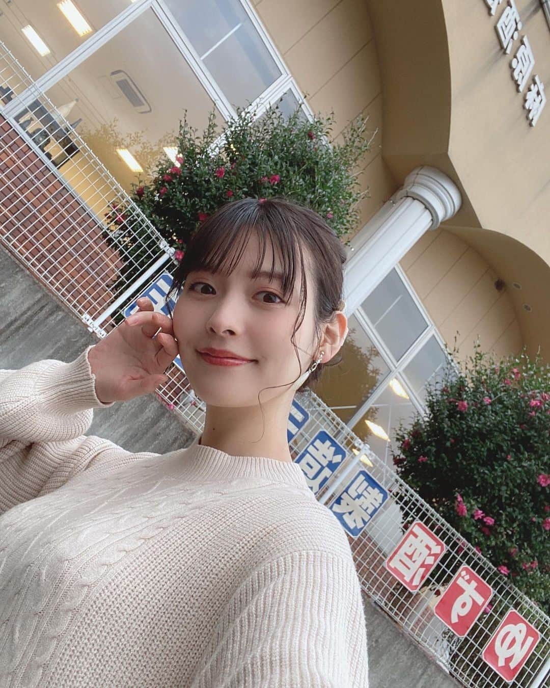 上坂すみれさんのインスタグラム写真 - (上坂すみれInstagram)「今週もお疲れさまでした、同志( ˘ω˘ ) 声グラ連載でおじゃました酒造、フルーツ酒も梅酒も日本酒も美味でしたっ 同志はいま何飲んでるんだーい！  #声優グランプリ #上坂すみれ」2月26日 23時12分 - uesaka_sumire