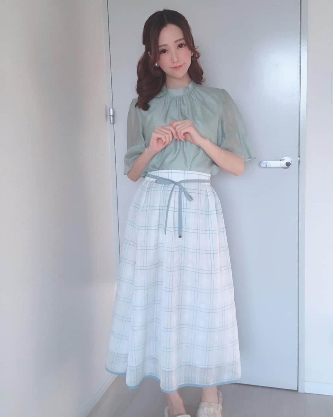 山村ゆりかさんのインスタグラム写真 - (山村ゆりかInstagram)「LAISSE PASSEさんとコラボさせていただいたスカートとワンピースのサイトができました〜♡ . ↓こちら♡ https://www.laissepasse.jp/sp/ss21_collab_instagrammers_02/  . 今回は春先から夏にぴったりなスカートとワンピースです🌷 生地がほんとにかわいい💓 ぜひサイト見てみてください(*ฅ́˘ฅ̀*)💕 . . . . #laissepasse #レッセパッセ #スカート #春服 #fashion #ファッション #コーディネート #kawaii #japan #japanesegirl」2月26日 23時14分 - rika_m_1221