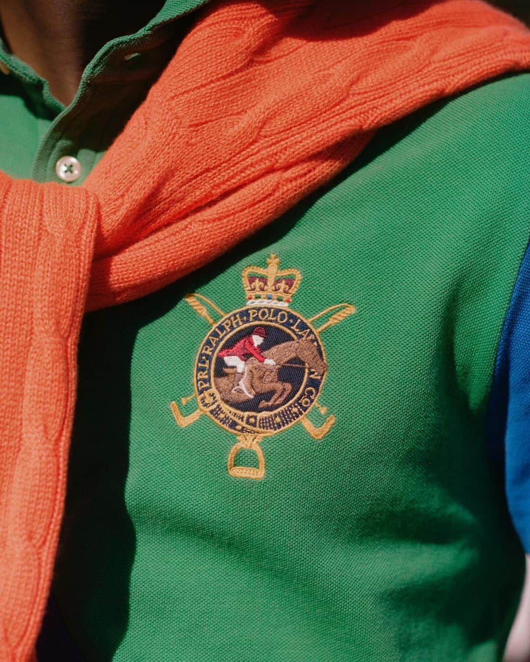 Polo Ralph Laurenさんのインスタグラム写真 - (Polo Ralph LaurenInstagram)「Inspired by the sport of Polo, our Banner-Stripe Mesh Polo Shirt features our equestrian crest embroidery at the chest, embodying classic #PoloRalphLauren detailing.  Add a touch of color with our striking Cable-Knit Cashmere Sweater and our expertly crafted Sport Coat.   Discover more #PoloRLStyle icons via the link in bio.」2月26日 23時14分 - poloralphlauren