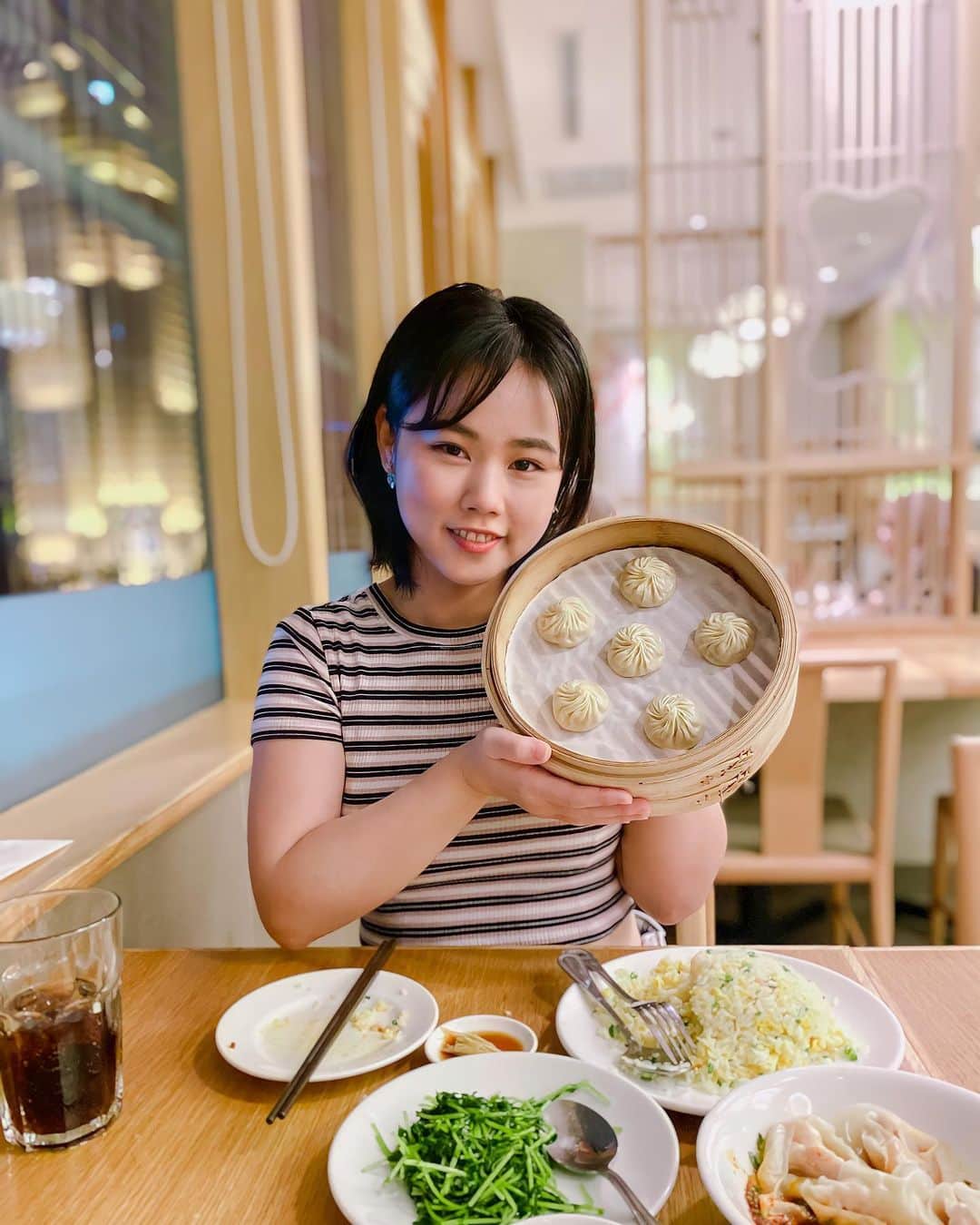 sunaのインスタグラム：「. 今日は28回目のBirthday🎂 Aizadと一緒に鼎泰豊に行ってきました。 日本と台湾で食べたことがあった味を Malaysiaでも食べれて、多分チキン使ってるけどほとんど味に差はありませんでした。 小籠包後回しにしたら冷めたのがミスだった！ 次は真っ先に食べます♪  Today is the 28th Birthday 🎂 I went to Din Tai Fung with Aizad. I was able to eat the taste I had eaten in Japan and Taiwan in Malaysia.  #malaysia #kualalumpur #travel #love #instagood #kelantan #photography #kl #kotabharu #photooftheday #jerawat #jeragat #kulitkusam #parutjerawat #travelphotography #kurusbadan #resdung #sakiturat #brunei #eczema #acne #putihkulit #gojessmojess #drkno5 #solitemolite #drk #drkkosmetik #travelgram #chlush #kulitsensitif」