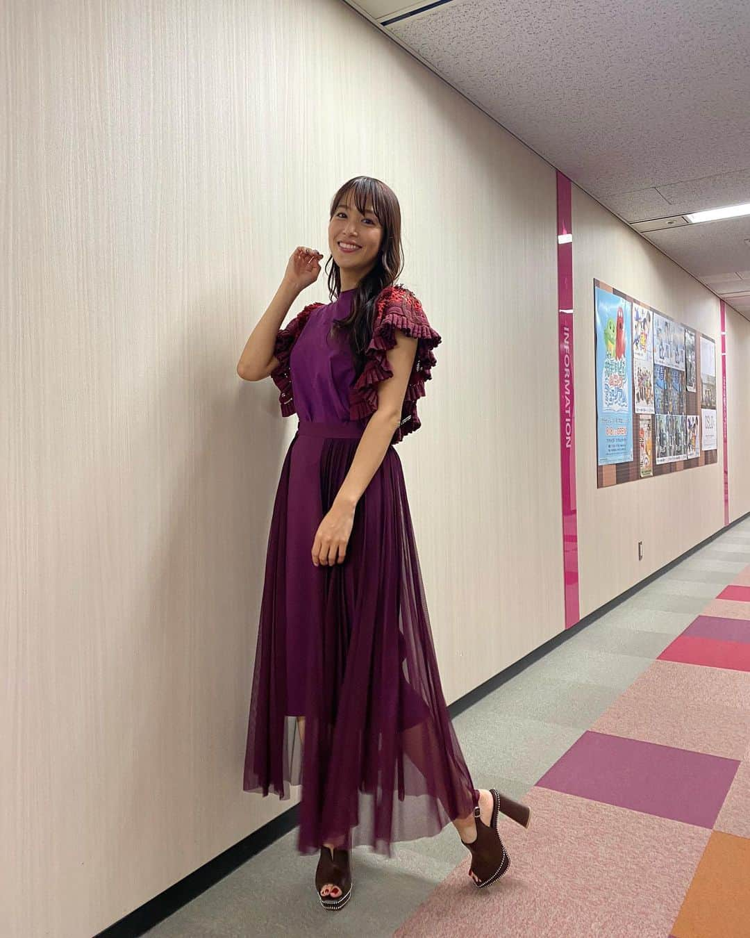 鷲見玲奈さんのインスタグラム写真 - (鷲見玲奈Instagram)「. 明日放送の馬好王国に出演します✨ 今回は馬神様☺️ 種牡馬について、知らなかったかもしれないアレコレが登場します！！ ぜひご覧下さい😌  👗 @rpko_official  @the.pr_ 👠 @daianashoespress  #馬好王国 #フジテレビ #ニキビ絶好調 #吹き出物」2月26日 23時22分 - sumi__reina