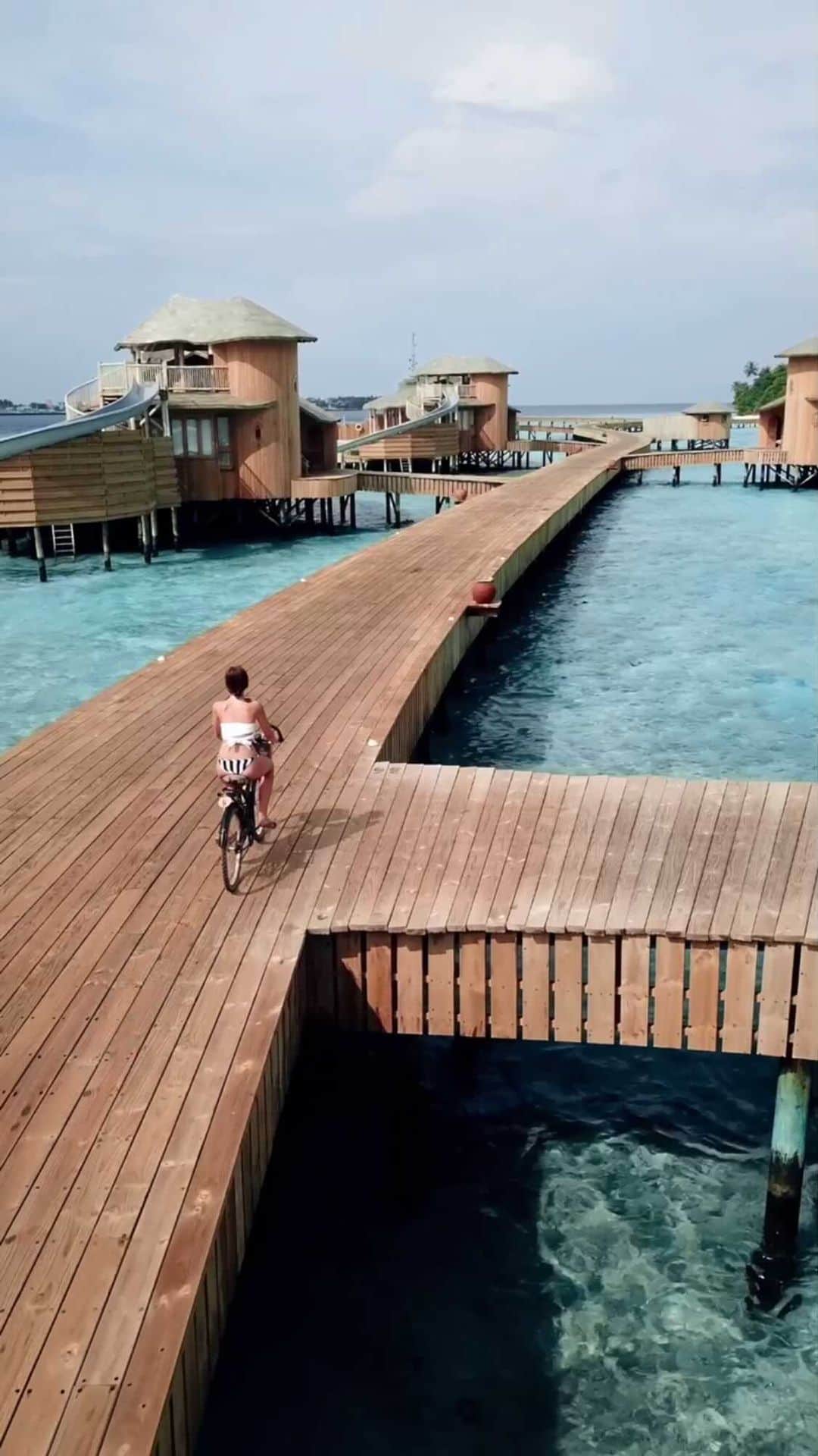 バーボラ・コディトヴァのインスタグラム：「My kind of a biking session at @discoversoneva’s 📍#SonevaFushi 🙌🏻」