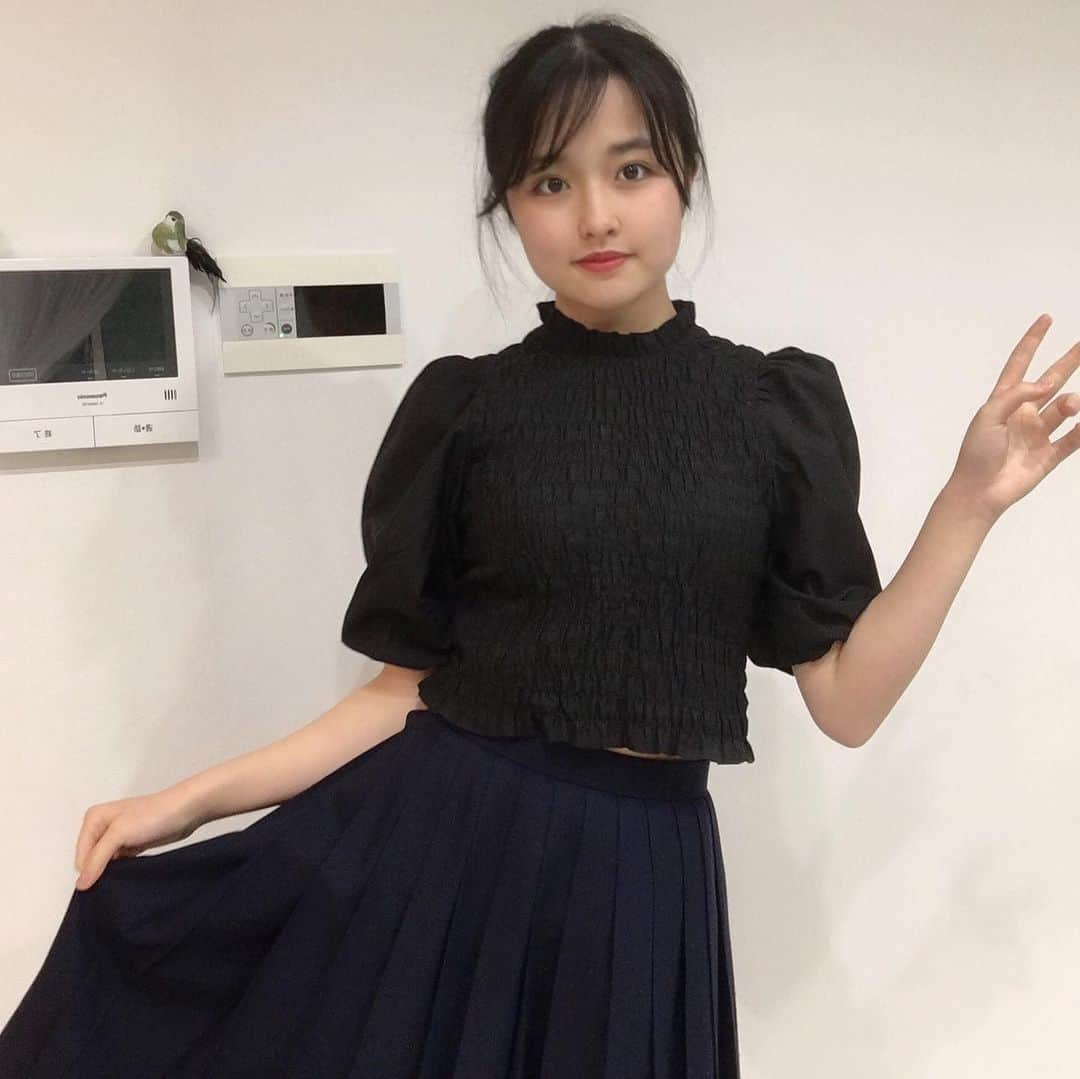 りりさんのインスタグラム写真 - (りりInstagram)「配信あるある  着替えるのがめんどくさくて下は制服🥰🥰  #showroom #おりりroom #Popteen #芸能部 #topteens #トップティーンズ #jmix #ジェイミックス #model #モデル #jc2 #りり」2月26日 23時29分 - riiiiiriiii0308