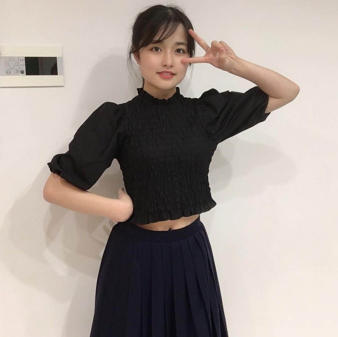 りりさんのインスタグラム写真 - (りりInstagram)「配信あるある  着替えるのがめんどくさくて下は制服🥰🥰  #showroom #おりりroom #Popteen #芸能部 #topteens #トップティーンズ #jmix #ジェイミックス #model #モデル #jc2 #りり」2月26日 23時29分 - riiiiiriiii0308