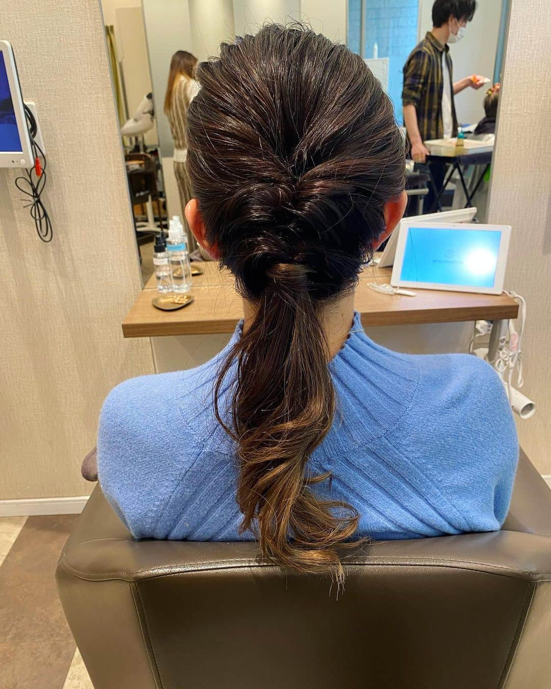 藤井舞さんのインスタグラム写真 - (藤井舞Instagram)「お気に入りの美容室のヘアセット！  #美容室 #ヘアセット #くるりんぱ #フリーアナウンサー #女子アナ #女性経営者 #大田区 #大森  #元NHKアナウンサー #着物好きさんと繋がりたい #ねことふじい #若手経営者 #経営者 #sake #のんべえ女子 #アナウンサー #オーナー」2月26日 23時31分 - fujii_mai_