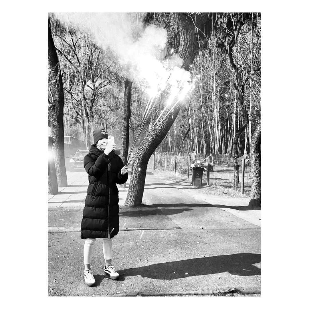 のインスタグラム：「【But I do it for the love, Waiting on the gold rush Keep it on the edge Smoking on a roll up】🪄✨✨」