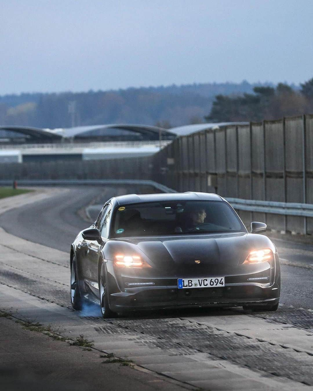 Porscheさんのインスタグラム写真 - (PorscheInstagram)「The Porsche Taycan Cross Turismo – designed for an all-electric kind of adventure. Join us at our Development Centre in Weissach to get up close as the car showcases supremely confident capabilities, both on and off-road. Link in bio. __ Taycan: Electricity consumption combined 28,7 – 28,0 kWh/100 km; CO2 emissions combined: 0 g/km | https://porsche.click/DAT-Leitfaden | Status: 02/2021」2月26日 23時33分 - porsche