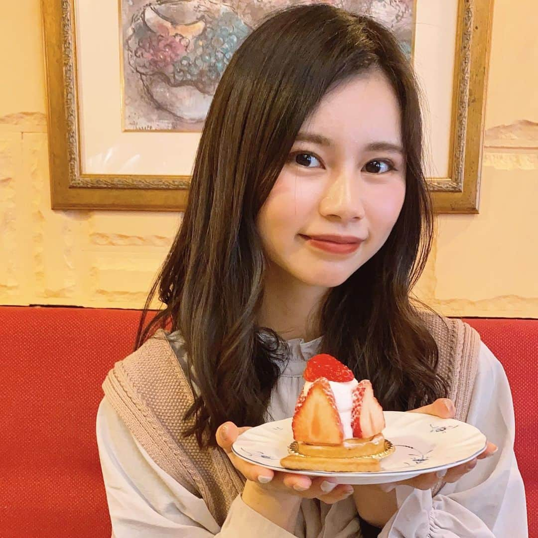 竹村佳奈さんのインスタグラム写真 - (竹村佳奈Instagram)「いちごタルト🍓 ほんとにおいしかった🥺 カフェ行った時くらいは 甘いもの食べたいよね。笑」2月26日 23時40分 - takemura__kana