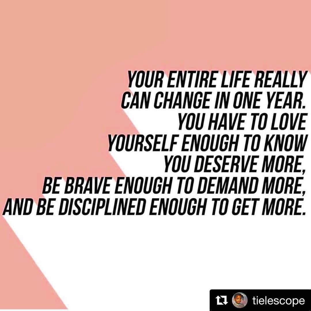 アリミ・バラードのインスタグラム：「“You don’t become what you Want. You become what you BELIEVE.” #Dare #Dream #Begin」
