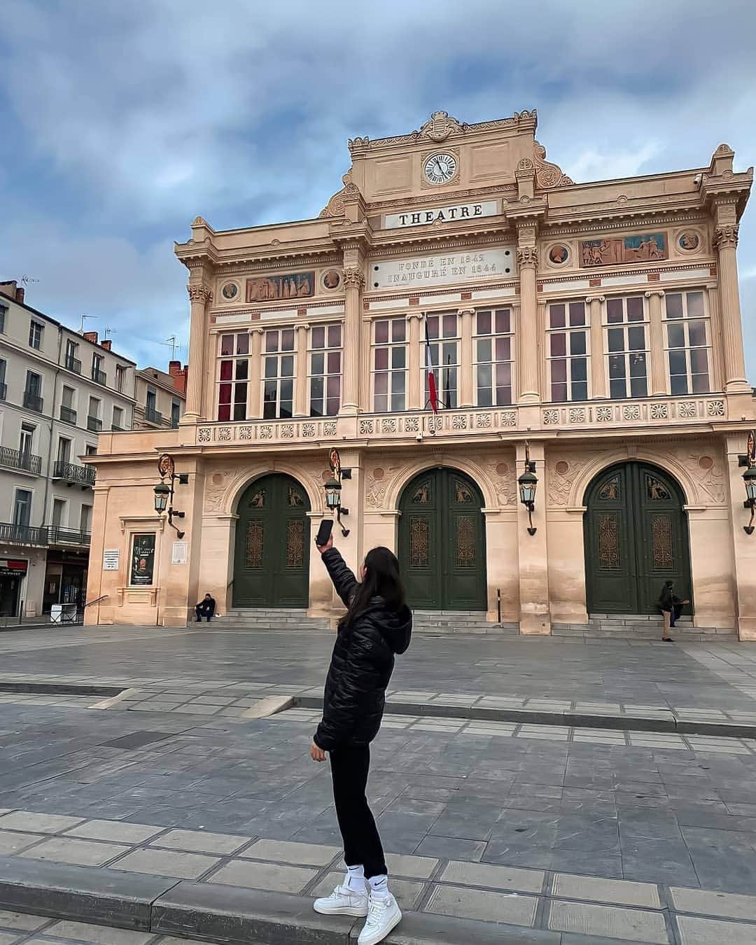 ギュルデニズ・オナルのインスタグラム：「🇫🇷」