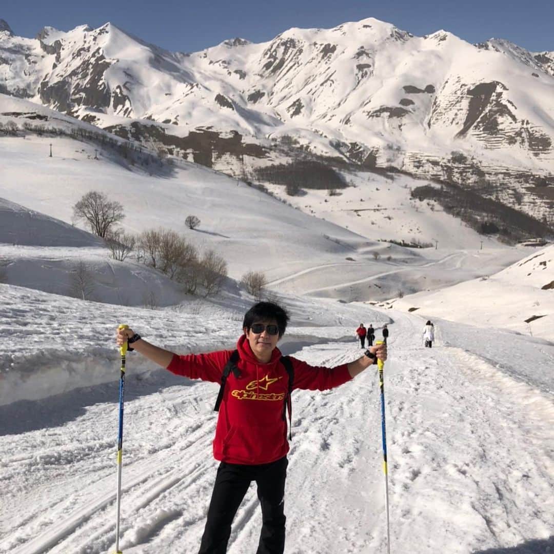 原田哲也のインスタグラム：「イタリア🇮🇹で山登りしてます。コロナ感染後体力が落ちているのでリハビリです。  #イタリア#ピエモンテ＃山登り＃雪山#italia #piemonte」