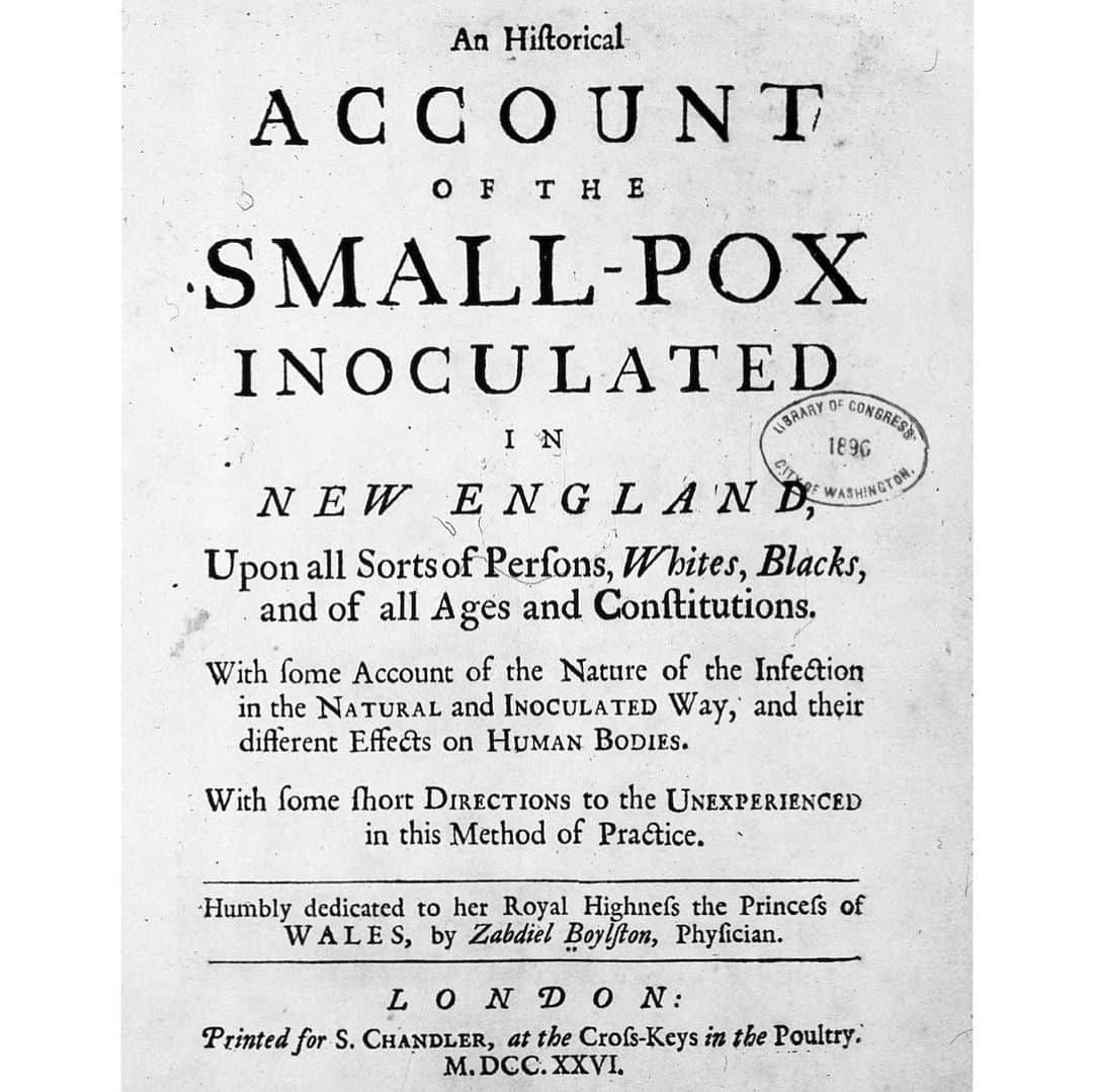 ジェフリー・ライトのインスタグラム：「April 22, 1721, British ship carrying a sailor w/ smallpox symptoms lands in Boston Harbor. By Winter 1722, half the 11,000 residents of Boston have been infected; 850 are dead.  That year, a man known as Onesimus inspires the first iteration of a vaccine in the Western world. Thru knowledge of a process (known now as ‘variolation') whereby a small amount of pus from an infected person is applied to an incision in an uninfected person’s skin, Onesimus helps ‘modernize’ Western medicine. The process had been used in China, Turkey and (oh!) W Africa, where Onesimus was born.  In 1716, Puritan minister Cotton Mather (of Salem witch trials infamy) learned of the procedure from Onesimus, whom he describes as a ‘pretty intelligent Fellow’ and whose freedom he owns. 1721, Mather champions the process. Fellow Puritans accuse him of 'Negroish’ thinking. One terroristic type tosses a bomb thru his window, w/a note: “COTTON MATHER, You Dog, Dam You; I’l inoculate you with this, with a Pox to you.” Bomb doesn’t explode.  Zabdiel Boylston, first physician to use the technique, inoculates 2 slaves & his 13-yr-old son. He's open to ’non-traditional’ med, owing to time on the ‘frontier’ where he's learned healing methods from Natives. 1 out of 40 Bostonians inoculated dies from smallpox. Among those infected naturally, 1 out of 7 dies. Variolation gains acceptance. Boston survives.  300 yrs later, inoculation fears remain, particularly among black Americans. COVID has killed black folk at a disproportionately high rate. We’re being vaccinated at a disproportionately low rate.  I can't tell anyone what to do with her/his body, but I’m getting the Pfizer vaccine the minute it’s available to me. Its mRNA technology is fascinating. The husband & wife team who pioneered this usage of mRNA will win the Nobel Prize. They’re Germans of Turkish descent. Like Onesimus, outsiders to some of their fellow citizens.  The Tuskegee Experiment and sub-par medical outcomes are not the entirety of our story. Our history is broader & more beautiful. We’re not always under the boot. Sometimes we’re free, as Onesimus was after helping to save Boston.  Anyway, thanks for coming to my Dred Talk. #BHM」