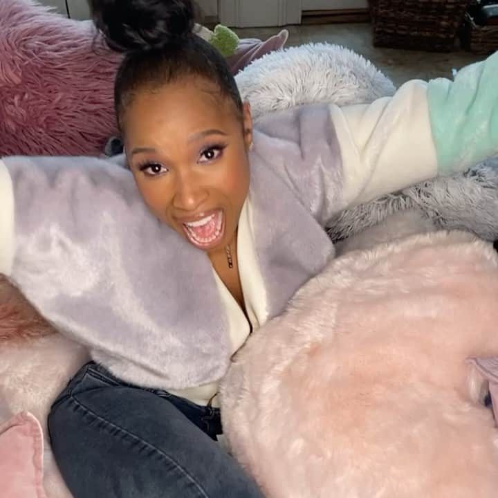 ジェニファー・ハドソンのインスタグラム：「I’m awake !! Goodmorning!」