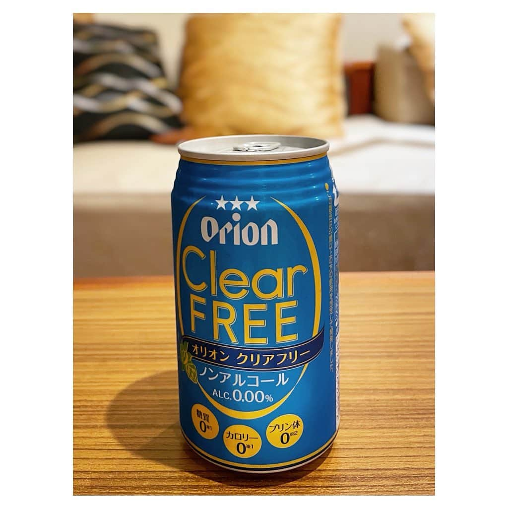 羽舞咲さんのインスタグラム写真 - (羽舞咲Instagram)「🎗Orion﻿ ﻿ お部屋で﻿ 気心知れた人たちと🍻﻿ ﻿ ダイバーシティな人々と﻿ 本質的ですっごく楽しい話﻿ ﻿ わたしが﻿ お話を楽しみつつ﻿ ﻿ スマホを触っていたり﻿ たまにどこかに行ったり﻿ 自由に過ごしていても﻿ ﻿ 「そんなところもエミちゃんの魅力なんだよね」﻿ ﻿ と笑ってくれる﻿ ステキな人たちなので﻿ ものすごく心地いいです (*´-`*)﻿ ﻿ オリオンビール﻿ こんなに種類があるんだね👀﻿ ﻿ ﻿ ________ EVENT INFORMATION ________﻿ ﻿ 📸東京散歩！ナチュラルポートレート撮影会﻿ （日程＆場所フリープランも好評受付中‼︎）﻿ ﻿ 📻神宮前ラジオ @jingumae.fm﻿ 「羽舞咲のゆるゆるビューティ研究所」﻿ （毎週水曜日オンエア）﻿ ﻿ 🧘‍♀️「EMARY」@emary_online﻿ 1ヶ月レッスン受け放題「0円」キャンペーン‼︎﻿ ヨガ・ダイエット・カラーセラピー・美腸﻿ 話し方・恋愛・片付け・マインドフルネス﻿ などなどすべて受け放題！﻿ ﻿ 心を込めてお届けします♡﻿ ﻿ @herbemi﻿ プロフィールリンクをチェック！！﻿ ﻿ ____________________________________﻿ ﻿ #kanucharesort #selflove #beautifulmind #resort #naturallife #lifestyle #simplelife #okinawa #resorthotel #カヌチャリゾート #おうち時間 #カヌチャ #リゾートホテル #自分を好きになる #スローライフ #ヘルシーライフ #ワーケーション #ヴィラ #沖縄リゾート #ナチュラルライフ #ライフスタイル #生き方 #オーシャンビュー #リゾートライフ #キャリアチェンジ #グローバル #リゾート好き #働き方 #オリオンビール﻿ ﻿」2月26日 23時59分 - herbemi