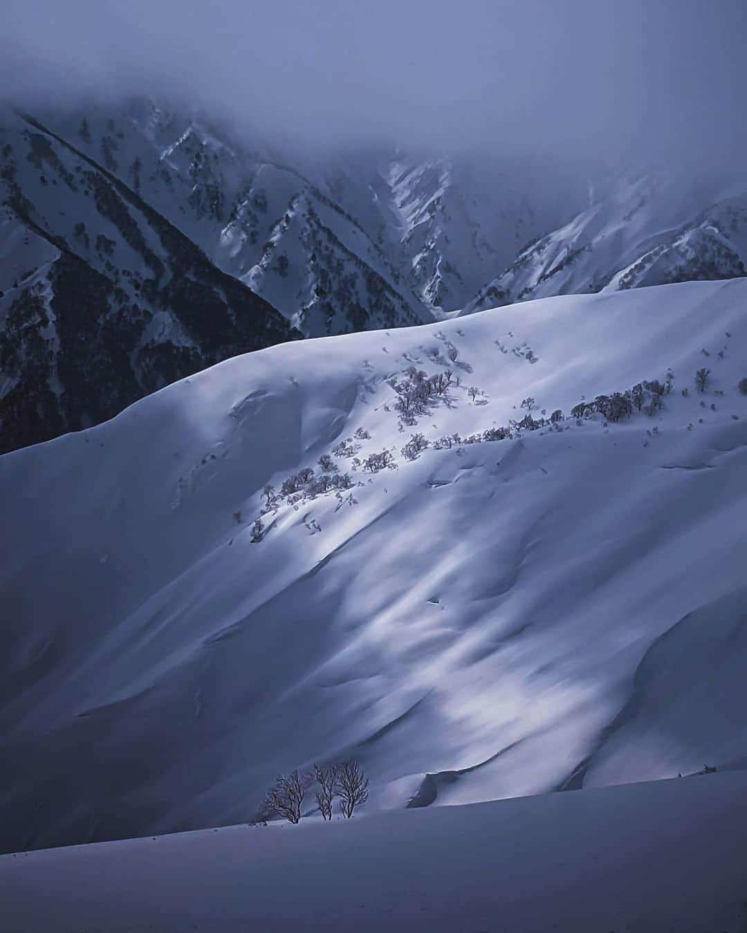 福田洋昭さんのインスタグラム写真 - (福田洋昭Instagram)「Pixel these days... First light from the mountains of Hakuba, Nagano #TeamPixel #2x #Pixelで撮影」2月27日 0時00分 - hirozzzz