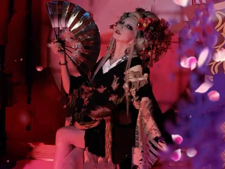 井川ちさと（新尾きり子）のインスタグラム：「สุขสันต์วันเกิด ฉันขอให้คุณสุขภาพแข็งแรงเสมอ มีความสุขในชีวิต และสมหวัง ขอให้คุณได้รับทุกอย่างที่หัวใจต้องการ🌸﻿ ﻿ 大好きな皆様が、いつも健康にすごせますように。﻿ そして、心からの願いが全て叶いますように🌸」