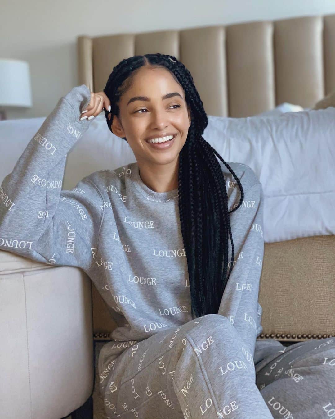 ケイラ・フィリップスのインスタグラム：「Comfy and cozy in @loungeapparel #ad   📸: my son Tru (& made me laugh lol)」