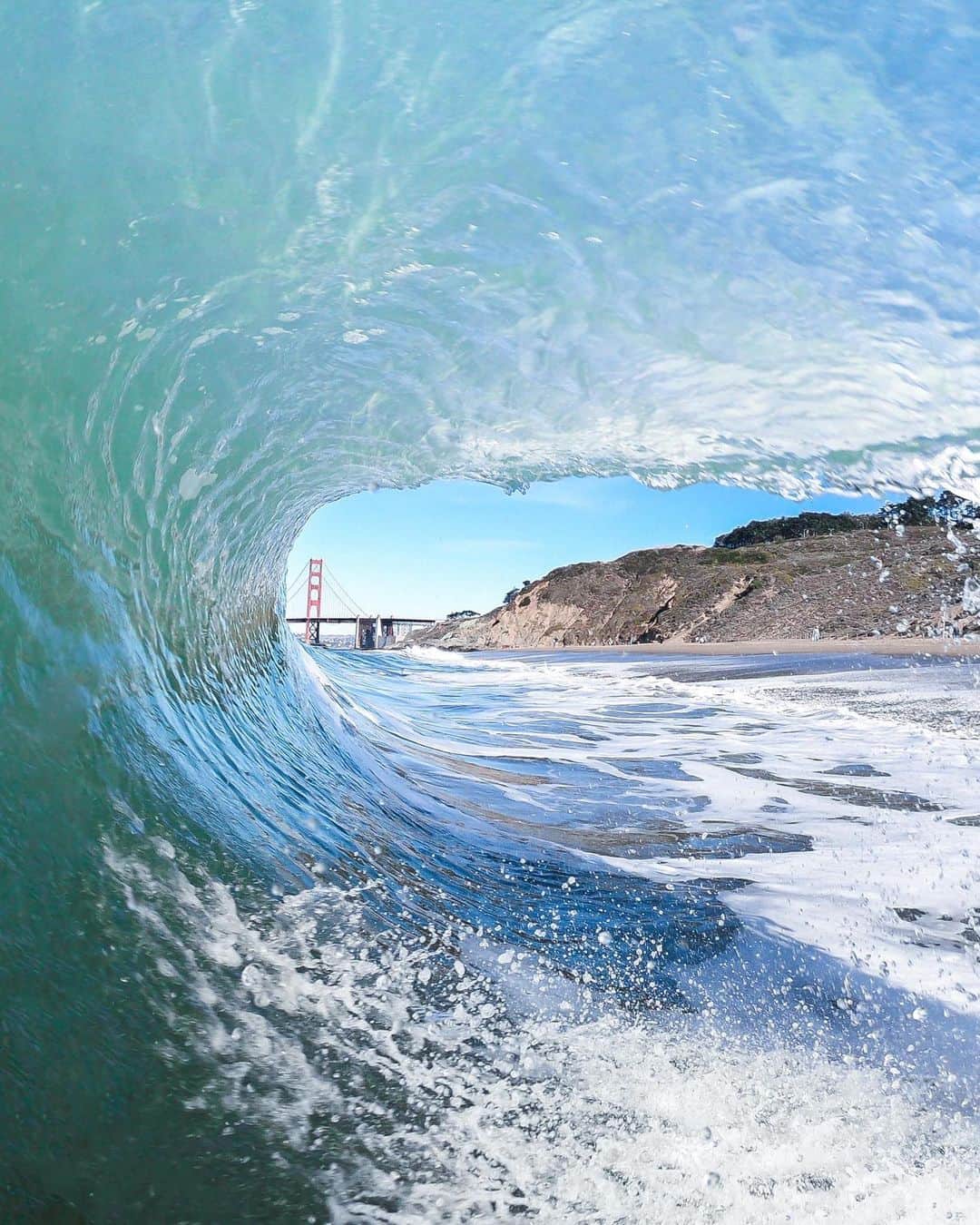 goproさんのインスタグラム写真 - (goproInstagram)「Photo of the Day: Tunnel vision in #California 🌁  #GoProFamily member @hammertoe41 + #GoProHERO9 Black mounted on The Handler.  #GoPro #GoProSurf #SurfPhotography #SanFrancisco #GoldenGate」2月27日 0時10分 - gopro