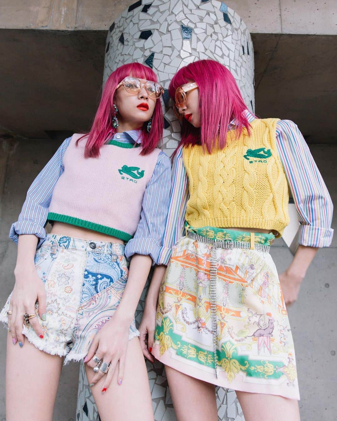 AMIさんのインスタグラム写真 - (AMIInstagram)「AMIAYA STREET  SNAP vol.4 @etro 💐 先程Collectionが発表されましたね。 キルティングのパッチワークのアイテムやペイズリー、ニット、フリンジBAGもとっても可愛かったなぁ💫  #EtroFW21 #amiayastreetsnap  #lovefashion_loveyourself  #amiayaの勝手にオフランウェイ」2月27日 0時13分 - amixxamiaya