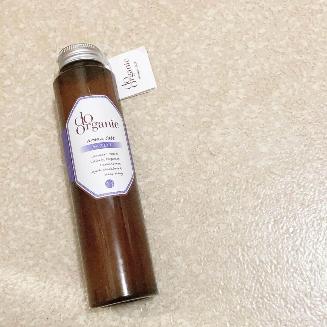 岡本麻佑のインスタグラム：「. 最近入浴剤にハマってる🛁🧼🧴心身共に癒される🧖🏽‍♀️色々使って研究中💆🏽‍♀️オススメの入浴剤あったら教えてください😌🌿🤍」