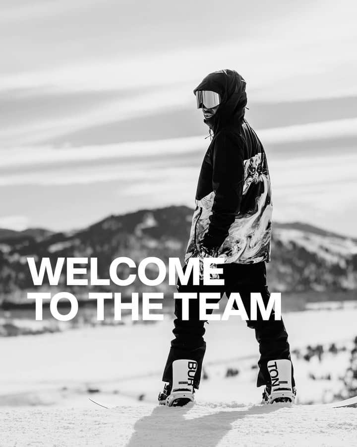 アナログクロージングのインスタグラム：「🚨 Welcome To The Team - Brolin Mawejje (@thabyron_ma) 🚨  Not only does Brolin charge on-hill, from park sessions to powder days, he also champions snowboarding off the hill. From his advocacy work to being a @chillfoundation ambassador - Brolin inspires riders to do the MOST when it comes to their passions.   Stay tune for more from Brolin - he is taking over the account to share about himself and highlight some of his favorite organizations in snowboarding. #BurtonTeam」