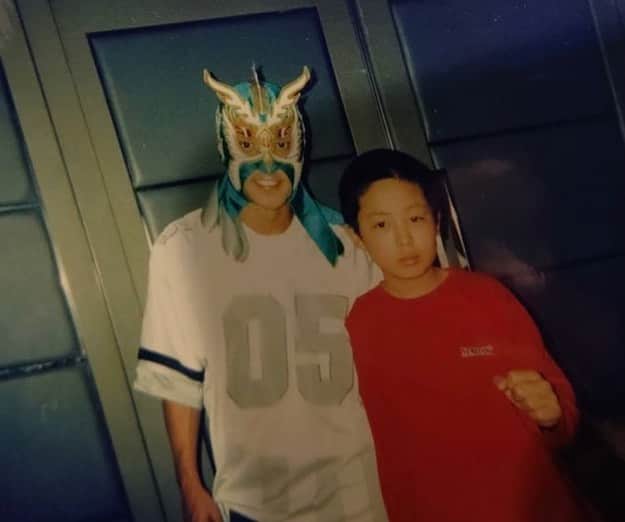 ドラゴン・キッドさんのインスタグラム写真 - (ドラゴン・キッドInstagram)「K-1ファイターの大岩龍矢選手がセコンドに来てくれたのですが、なんと20年前に闘龍門を観にきてくれて写真を一緒に撮ってました。 #神戸 #常磐アリーナ #大岩龍矢 #感謝 #DRAGONGATE #ドラゴンゲート #dragonkid #ドラゴンキッド #東海市ふるさと大使 #プロレス #prowrestling #プロレスラー #prowrestler #DRAGONGATENETWORK」2月27日 0時26分 - dragonkid.22