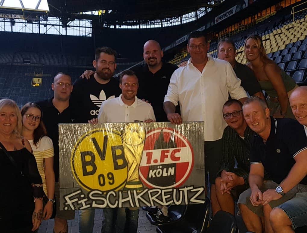 ケヴィン・グロスクロイツのインスタグラム：「Eine Bande 🤝💯 #oldbutgold #kölnunddortmund #freundschaft #fische #isso」