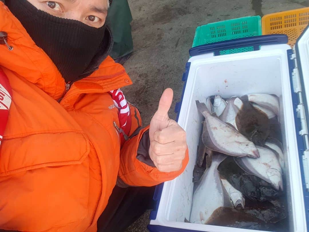 チョ・ジェユンのインスタグラム：「나만의 힐링시간♡♡♡ 매일 가자미만 먹겠군..ㅋㅋ 그래도 즐겁다... #강원도 #고성 #가자미낚시 #공현진항 #비너스호」