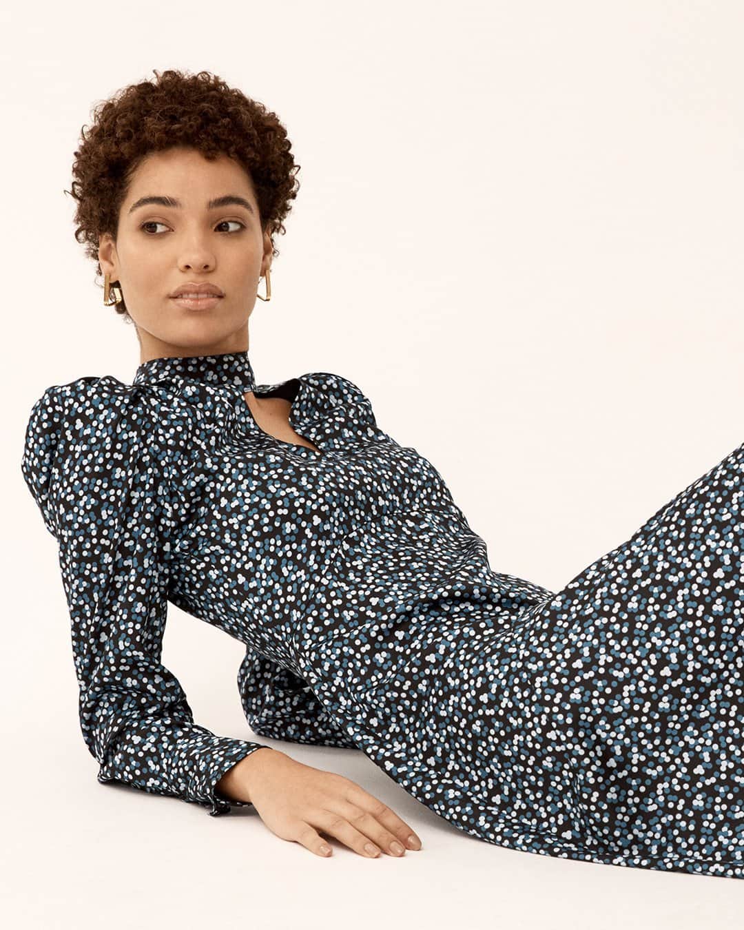 The Outnetのインスタグラム：「Printed dress perfection. Our new spring style goal made possible by Iris & Ink.   Shop all your favorite Instagram looks, just visit the link in bio」