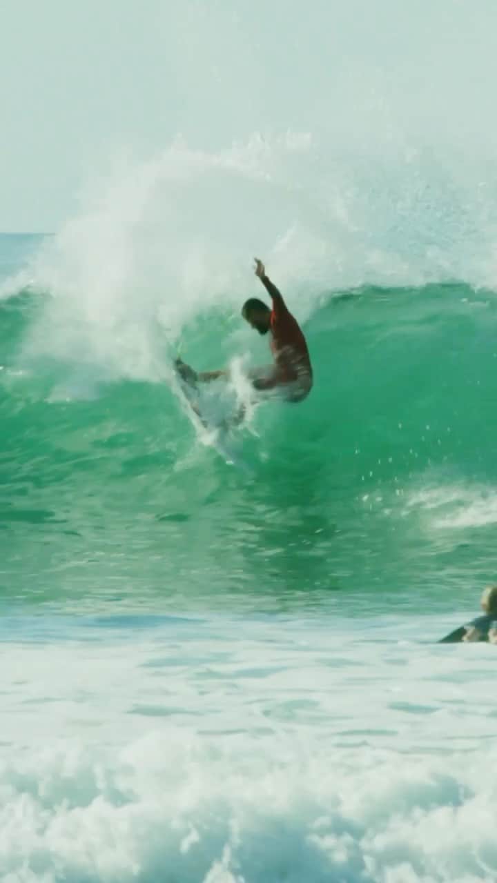 フィリッペ・トレドのインスタグラム：「@baronisfilms x @phizzlestudio   @hurley @monsterenergy @oakley @sharpeyesurfboards @corona @jeep @fcs_surf @sunbum @smoothstar」