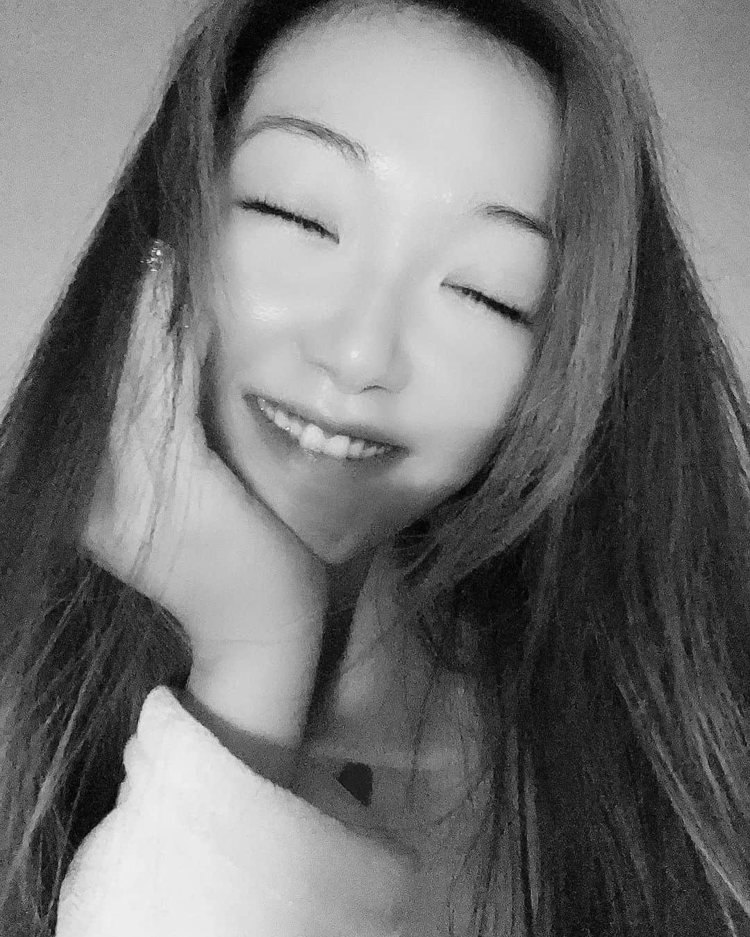 黒田絢子のインスタグラム：「のっぺ〜り(笑) おやすみなさい…💤  #goodnight #黒田絢子」