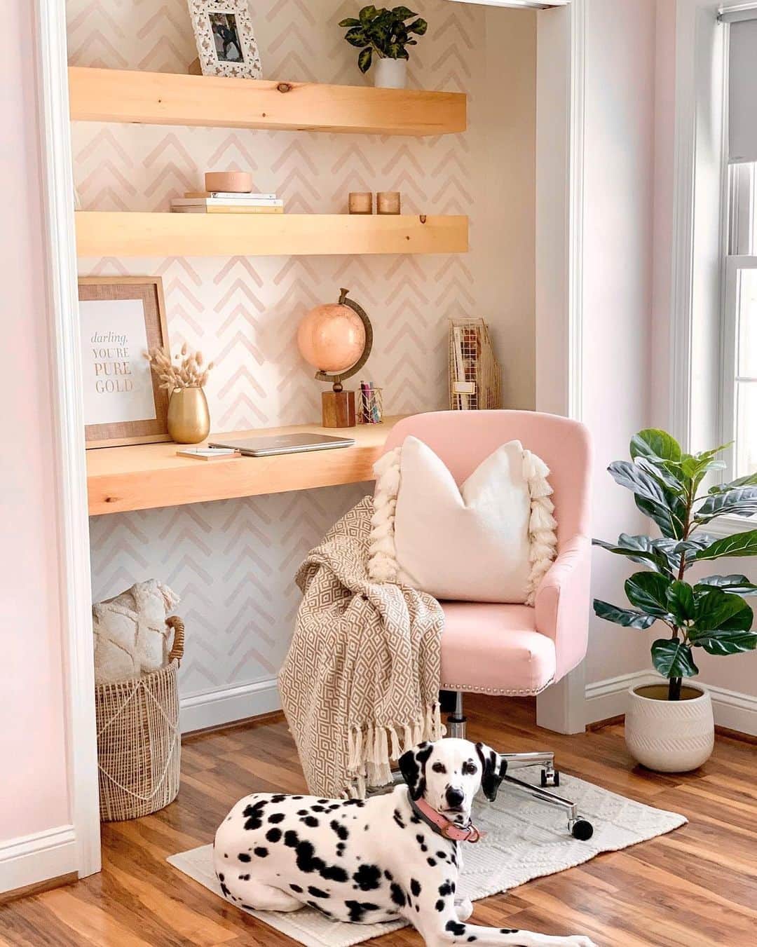 HomeGoodsのインスタグラム：「Turn your unused closet into an unbelievable workspace 🖥️📝 #Cloffice (📸: @myfarmhouseish, @designaddictmom, @amypigliacampo)」