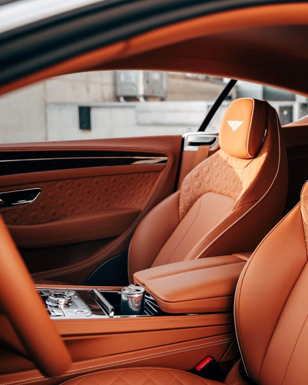 ベントレーさんのインスタグラム写真 - (ベントレーInstagram)「Beauty sleep. The #ContinentalGT. #WorldOfBentley _ #Bentley Continental GT WLTP drive cycle: combined fuel consumption: 20.8 mpg (13.6 l/100 km), combined CO₂: 308 g/km. Photo by @blekoshots」2月27日 1時00分 - bentleymotors