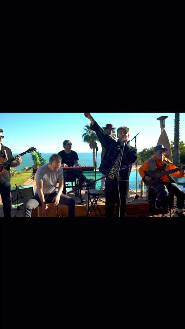 ジャック・グリフォーのインスタグラム：「We’re The Pretty Grit! And this song is called Today! Hope you like it half as much as we like playing it! Thank you to Cocoon. Go to the YouTube link in my bio to catch the entire show! @theprettygrit @cocoonmalibu @ciscoadler @med2cool4u @justbraden @shanecarrigan」