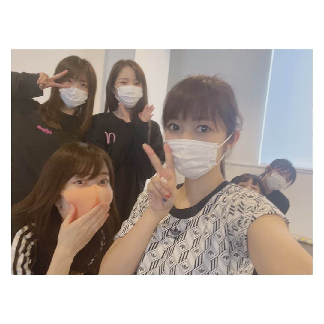 大庭彩歌さんのインスタグラム写真 - (大庭彩歌Instagram)「めちゃブレブレ🥺 ・ メンバーといると最近、 前以上に はしゃいじゃう🤣🤣✌️ ・ 明日は大事な日！寝る！！」2月27日 1時10分 - ooba__ayaka