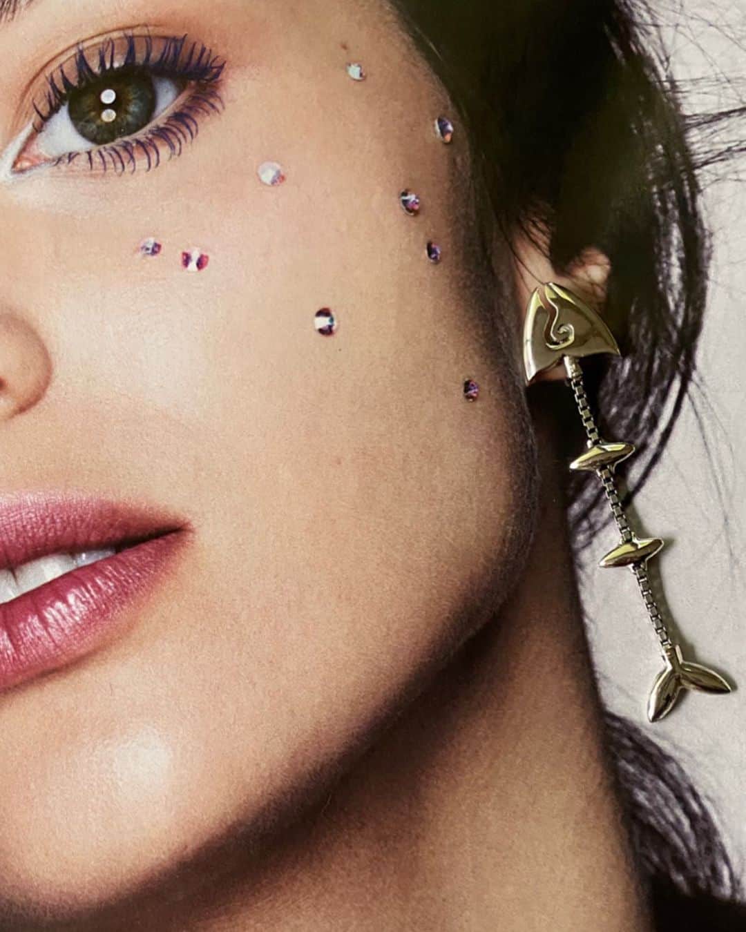 ホアキンベラオのインスタグラム：「Pendientes de plata en forma de raspa de pez」