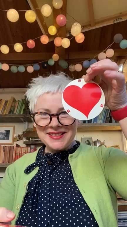Tea and sittingのインスタグラム：「Talking about bits and pieces including my new ‘Cards’ project which comes out in October, @thekarenarthur ‘s #wearyourhappychallenge and another Live chat with her on Monday morning at 11am. There’s also chat about jigsaws, roller skating, hair colour and even a bit of Live hair cutting! ♥️🧩🛼✂️」