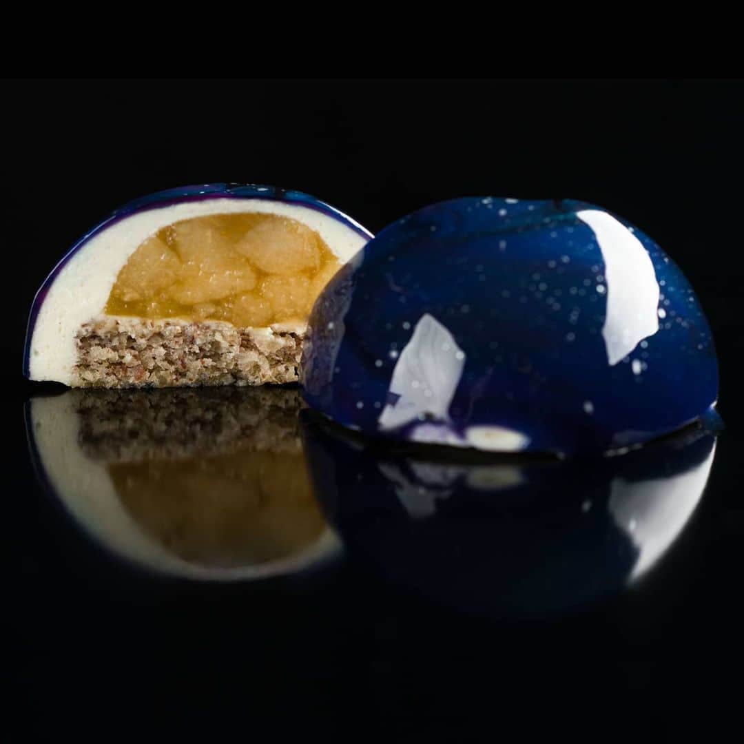 オリガ・ノスコワのインスタグラム：「I love this space collection 🌌 . . swipe👉」
