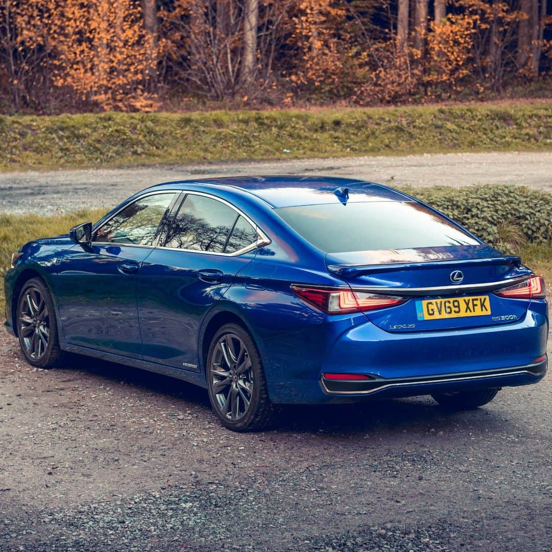 Lexus UKのインスタグラム：「The #LexusES F Sport looks alluring in Azure Blue, don't you think?」