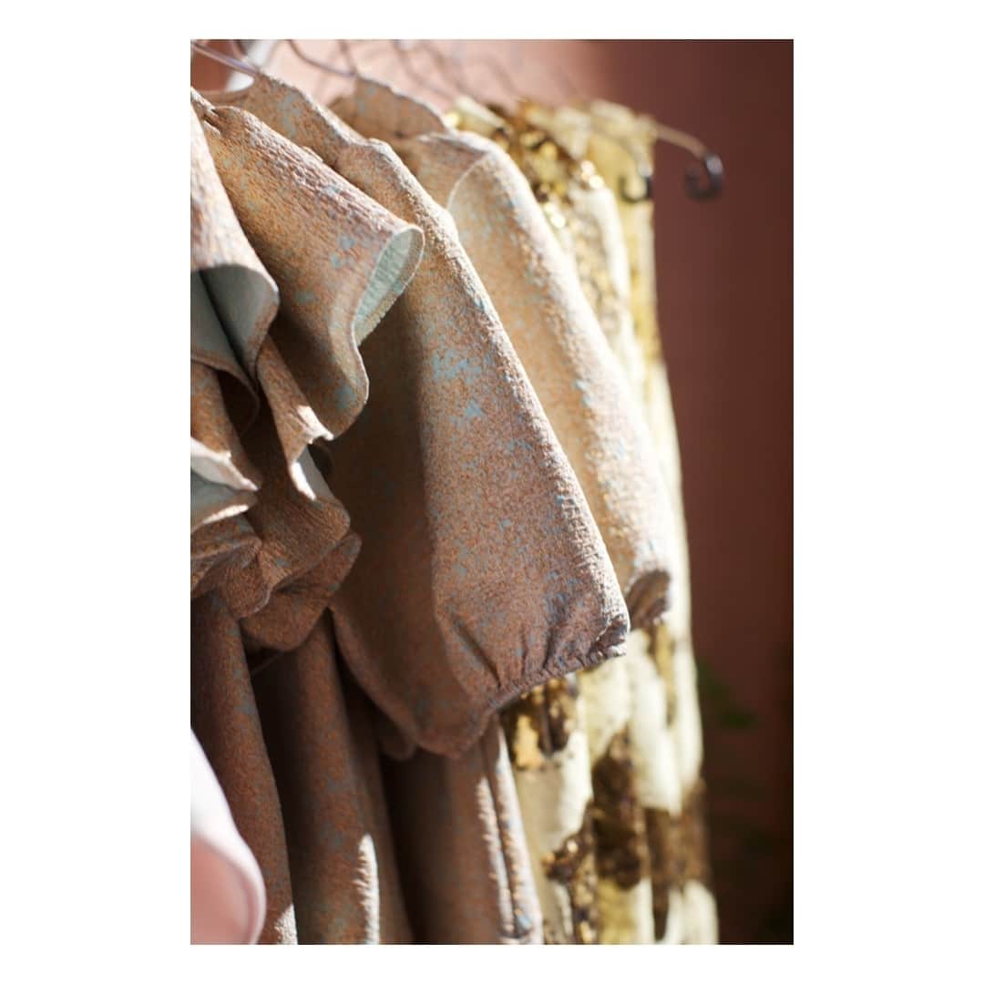 イヴァナ ヘルシンキさんのインスタグラム写真 - (イヴァナ ヘルシンキInstagram)「It’s all about sparkles!✨  #IvanaHelsinki #collection #dresses」2月27日 1時30分 - ivanahelsinki