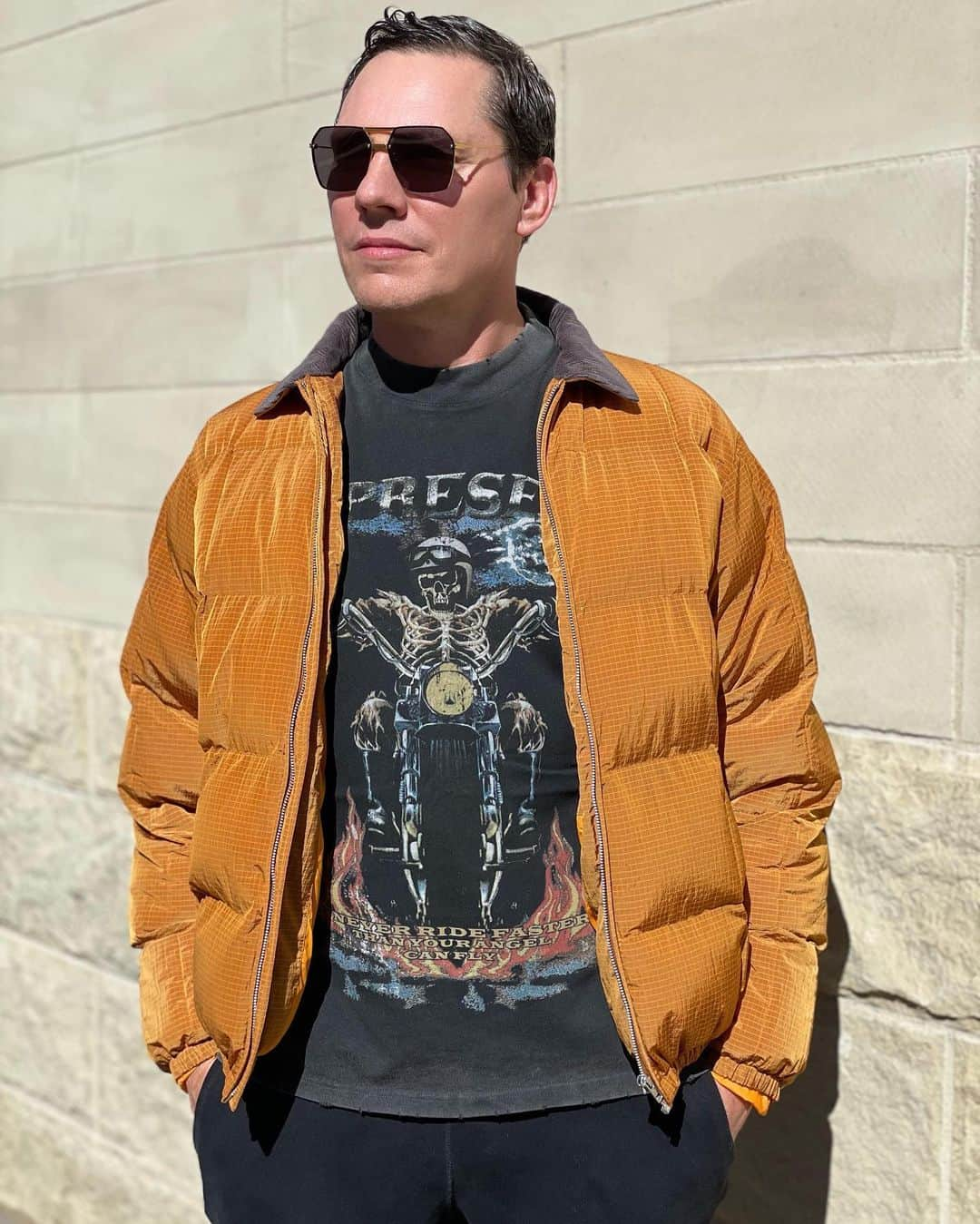 ティエストさんのインスタグラム写真 - (ティエストInstagram)「When the sun is out but it's still freezing... Can't wait for summer already☀️😎」2月27日 1時25分 - tiesto