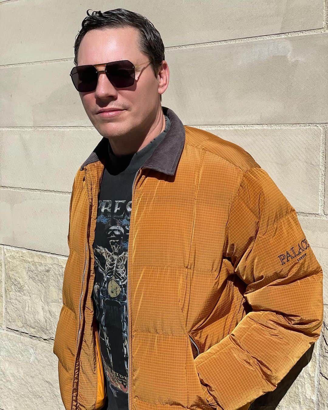 ティエストさんのインスタグラム写真 - (ティエストInstagram)「When the sun is out but it's still freezing... Can't wait for summer already☀️😎」2月27日 1時25分 - tiesto