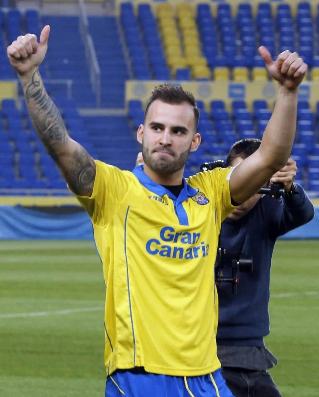 LFPさんのインスタグラム写真 - (LFPInstagram)「🤍🤍 @realmadrid  💚🤍 @realbetisbalompie  💛💙 @udlaspalmasoficial   🥳🎊🎉 Happy birthday, @jeserodriguez10!  #LasPalmas #RealMadrid #RealBetis #Jese #LaLiga #LaLigaSantander #LaLigaSmartBank #Football #YouHaveToLiveIt #HayQueVivirla #HBD」2月27日 1時28分 - laliga