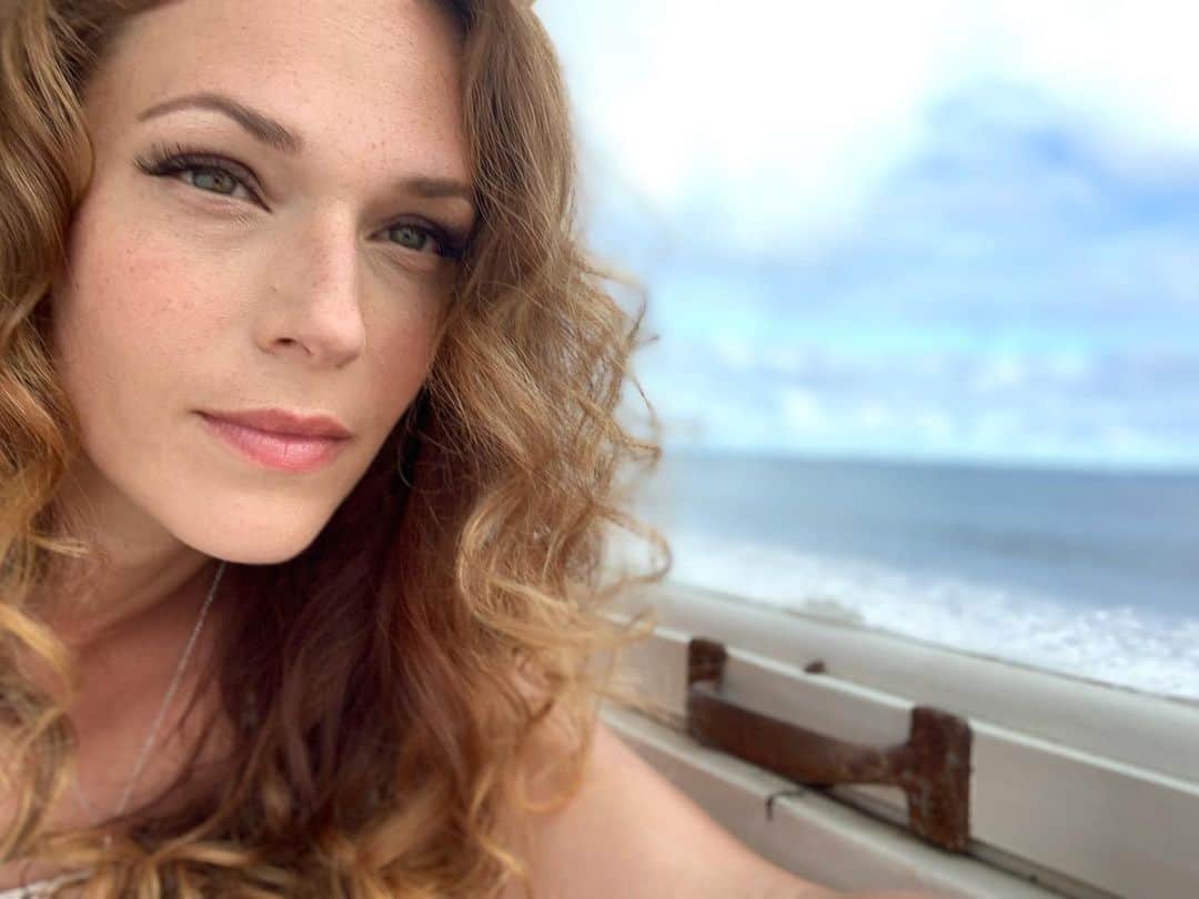アマンダ・リゲッティのインスタグラム：「#tgif」