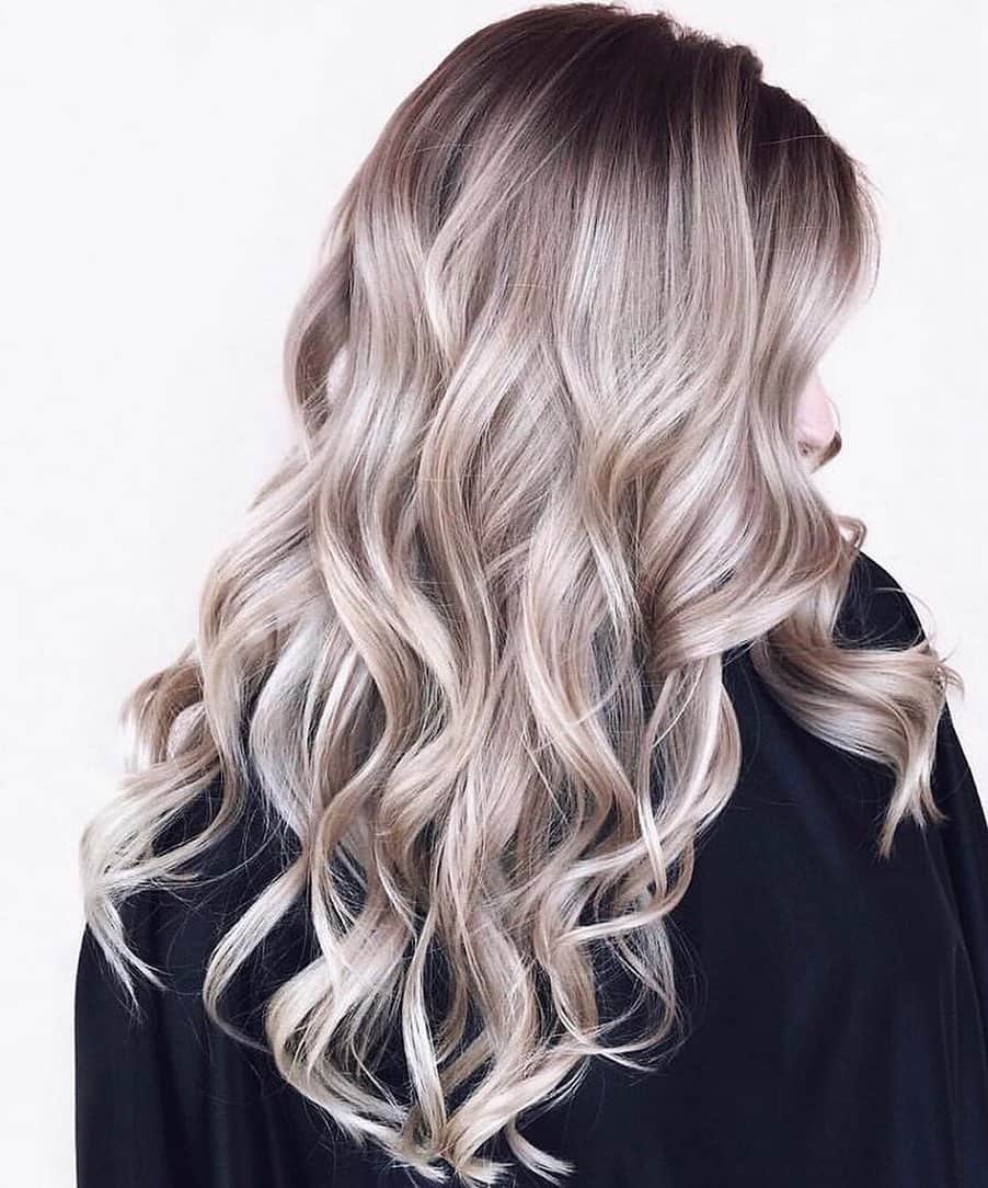 CosmoProf Beautyさんのインスタグラム写真 - (CosmoProf BeautyInstagram)「Ash blonde hair requires the right products. Here are @constancerobbins tips for maintaining these tones.❄⁣ ⁣ “My go to is Matrix Total Results Brass Off Shampoo and Conditioner. It’s strong enough to combat yellow, but doesn’t dry the hair out like typical toning shampoos.  White hair doesn’t come from lifting or ‘bleaching’ the hair to white. It’s lifted to pale yellow, then toned. Lightening hair past pale yellow to white means very compromised hair, that may not stay on the head too long."⁣ ⁣ Formula👇⁣ Base: Matrix Color Sync 6N * 6A * 8P & 10VOL (2.7%).⁣ Ends: Matrix Color Sync 10P * 10A & 10VOL (2.7%).⁣ ⁣ SAVE up to 36% on Matrix liters this month during the #BigBottleSale at Cosmo Prof! Don't forget, Same Day Delivery available. SHOP via link in bio.⁣ ⁣ #repost #matrix #matrixhair #cosmoprofbeauty #licensedtocreate  #blondehair #blondespecialist #blondes #blonding #whitehair #whiteblonde #coolblonde #platinumhair #platinumblonde #icyblonde #iceblonde #winterhair #ashblonde #ashhair」2月27日 1時39分 - cosmoprofbeauty